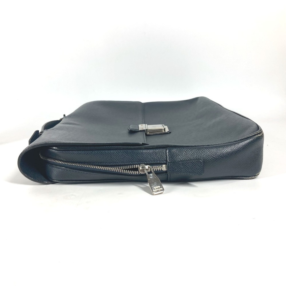 Louis Vuitton leather Noir Black Demilune handbag Epi bag